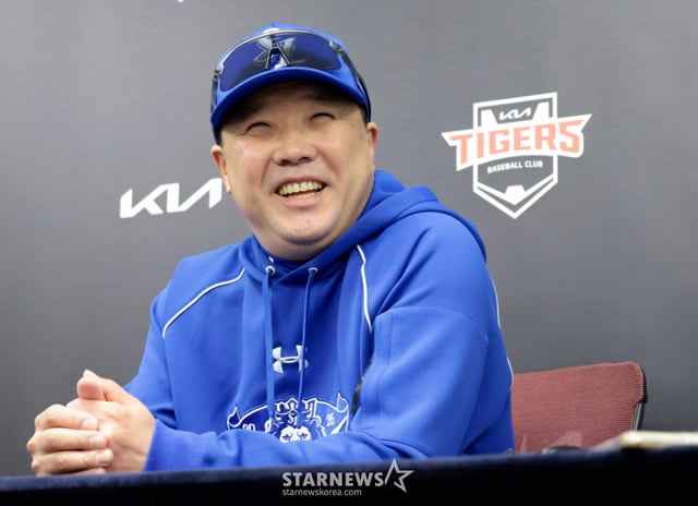 삼성 박진민 감독이 29일 광주 KIA챔피언스필드에서 열린 2026KBO리그 플레이오프 KIA타이거즈와 삼성라이온즈 3차전을 앞두고 공식기자회견에서 기자들의 질문에 답하고 있다. 2026.10.29. /사진=강영조 cameratalks@