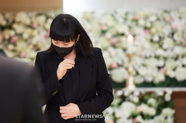 과거 김혜수가 고 강수연 배우 장례식장을 찾았던 모습/사진제공=故강수연배우장례위원회