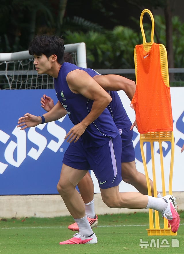 김태현이 지난 6월 15일(현지시간) 멕시코와의 2026 국제축구연맹(FIFA) 북중미월드컵 조별리그 A조 2차전을 앞두고 멕시코 과달라하라 인근 사포판에 위치한 베이스캠프 훈련장 치바스 바예 베르데에서 훈련하고 있다. /사진=뉴시스