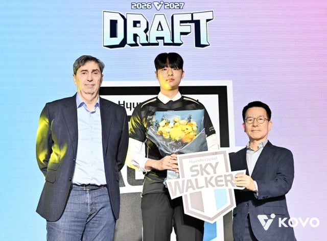한양대 장은석이 28일 서울 강서구 메이필드호텔에서 열린 2026~2027 한국배구연맹(KOVO) 남자 신인선수 드래프트에서 1라운드 전체 2순위 지명을 받았다. /사진=KOVO 제공