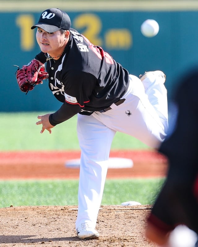 울산 웨일즈 박성웅이 31일 울산 문수야구장에서 열릴 롱비치 코스트와 2026 울산-KBO 가을리그 결승에서 역투하고 있다. /사진=울산 웨일즈 제공