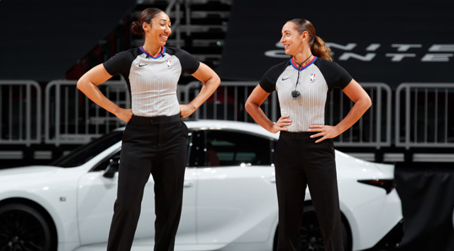 시몬 젤크스 심판(왼쪽). /사진=NBA닷컴 캡처