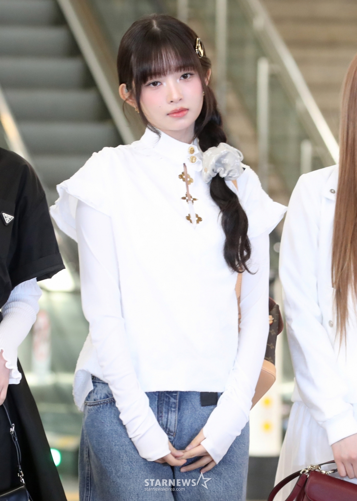 그룹 아이브(IVE) 레이가 일본 일정 차 29일 오전 김포국제공항을 통해 출국하고 있다. 2025.03.29 /사진=임성균 기자  tjdrbs23@