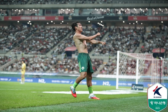 기뻐하는 송민규. /사진=한국프로축구연맹 제공