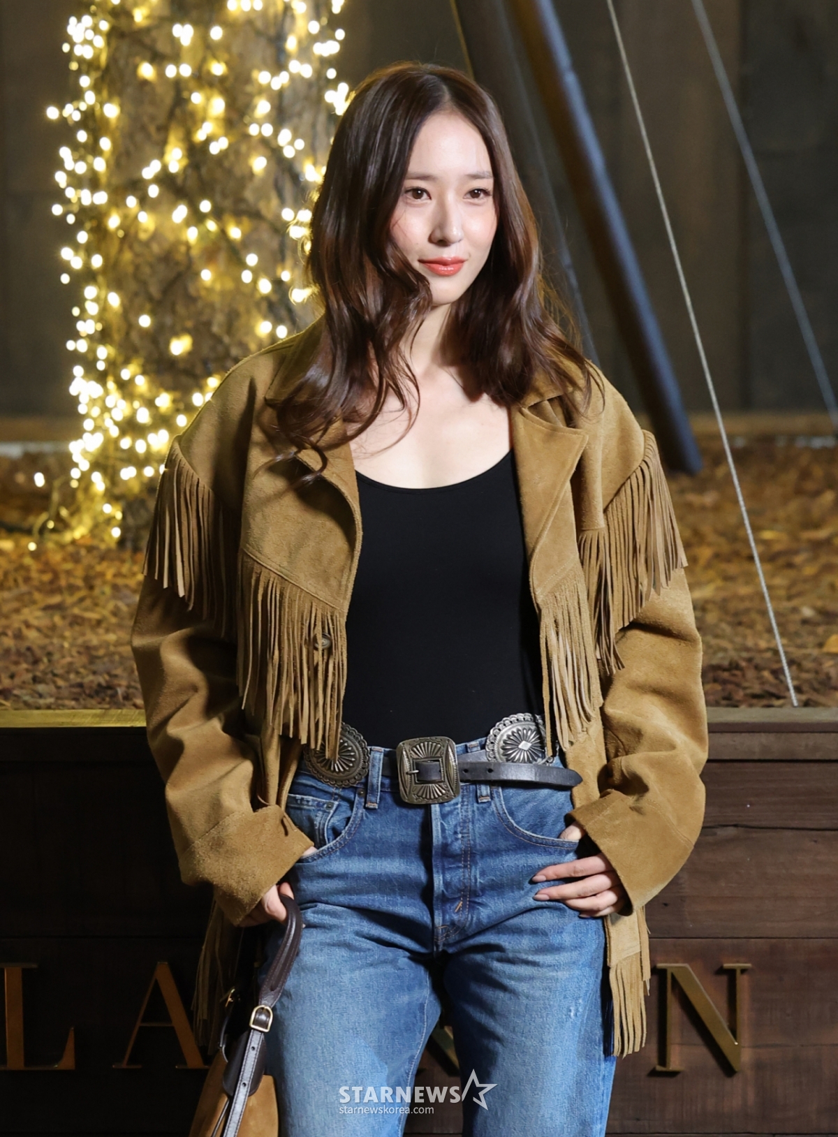 (서울=뉴스1) 권현진 기자 = 에프엑스 크리스탈(본명 정수정)이 31일 오후 서울 성동구 성수동 인근에서 열린 ‘홀리데이 익스피리언스’ 포토콜 행사에 참석해 포즈를 취하고 있다. 2025.10.31/뉴스1  Copyright © 뉴스1. All rights reserved. 무단 전재 및 재배포,  AI학습 이용 금지. /사진=(서울=뉴스1) 권현진 기자