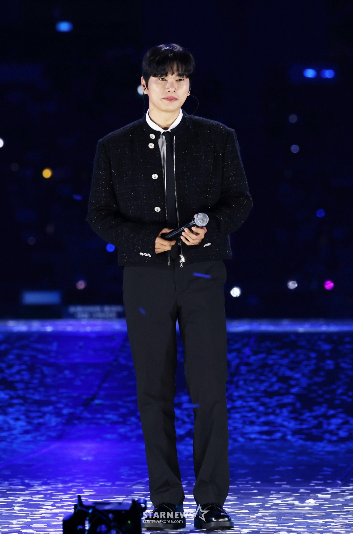 배우 이이경이 7일 가오슝 내셔널 스타디움에서 진행된 스타뉴스 주최 '10주년 아시아 아티스트 어워즈 2025(10th Anniversary Asia Artist Awards 2025, '10주년 AAA 2025')를 기념하는 'ACON 2025'에서 멋진 무대를 선보이고 있다. /2025.12.07 /사진=김휘선 hwijpg@