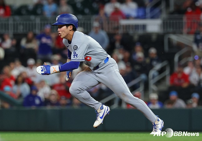 展开跑垒打的金惠成。 =法新社BBNews=新闻1。