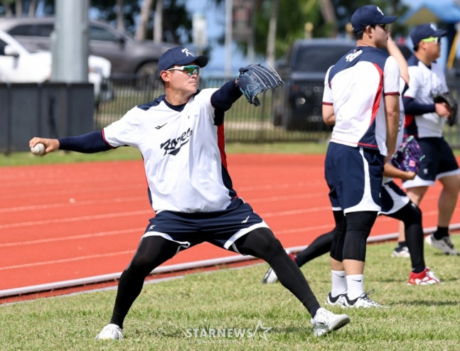 Но Гён Ын, который тренируется в Лонг Тос (слева). /Фото = Старший репортер Кан Ён Чжо