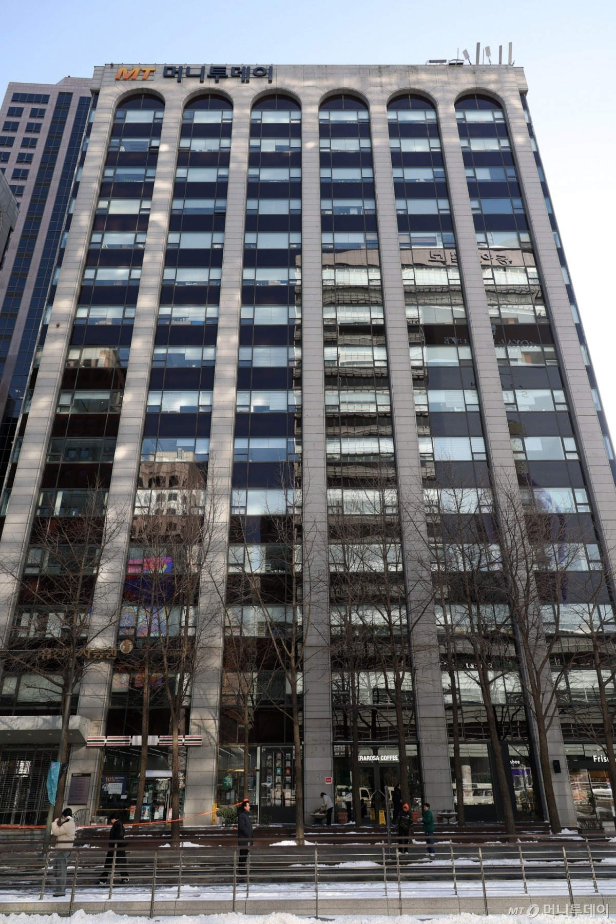 ソウル光化門所在のオフィスビル「プレミアプレイス」が「マネートゥデイスクエア(Money Today Square)」という新しい名前を付けて再誕生した。 /写真=キム·チャンヒョン記者