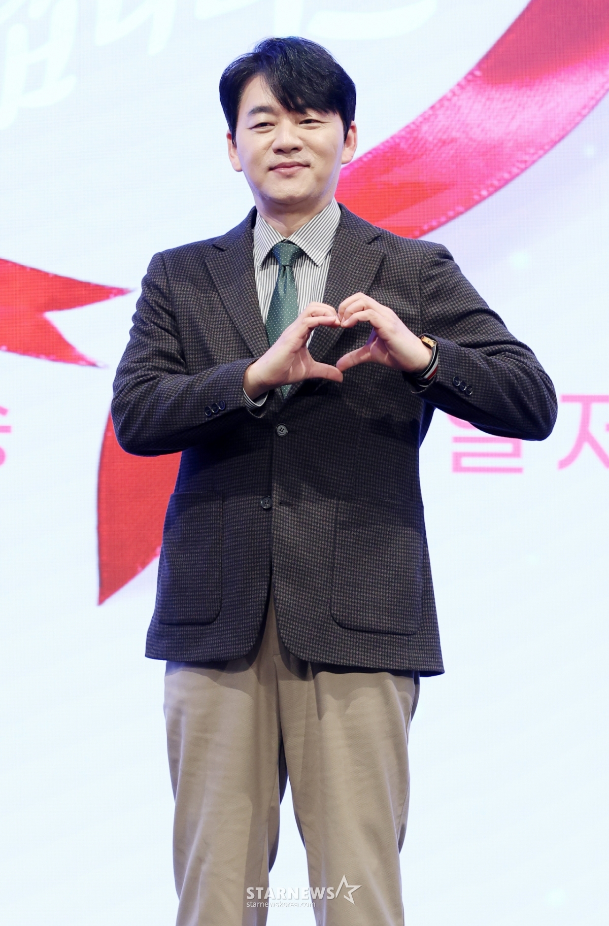 俳優のキム·スンスが28日、ソウル九老区のザ·セントで行われたKBS2TV週末ドラマ「愛を処方します」の製作発表会に参加し、ポーズを取っている。 /2026.01.28 /写真=キム·フィソン hwijpg@