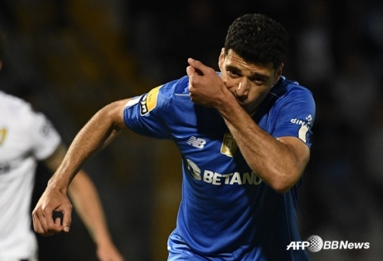 Mehdi Taremi celebrating the goal. /AFPBBNews=News1