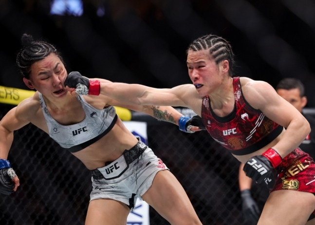 Jang Wailly (right (. / Photo = Courtesy of UFC)