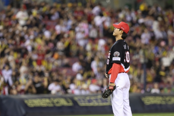 Hình ảnh của Hong Won Bin thời còn hoạt động như một cầu thủ ném bóng của KIA Tigers. /Ảnh = Cung cấp Kia Tigers