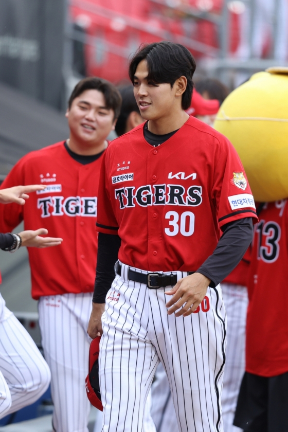 Hình ảnh của Hong Won Bin thời còn hoạt động như một cầu thủ ném bóng của KIA Tigers. /Ảnh = Cung cấp Kia Tigers