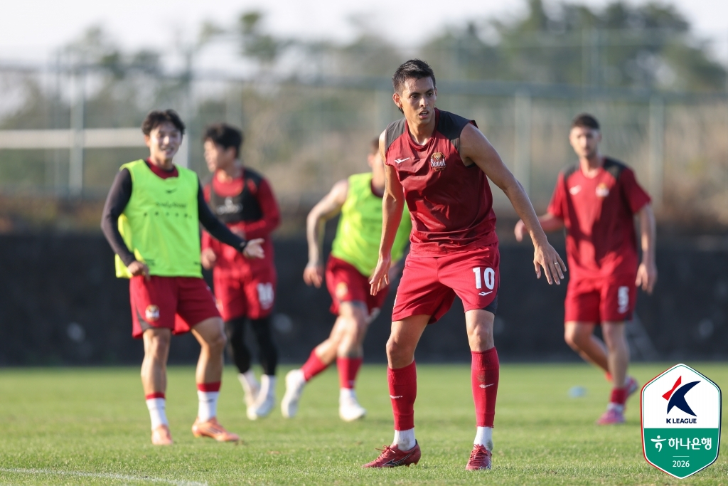 フイズがチームトレーニングに取り組んでいる。 /写真=韓国プロサッカー連盟提供