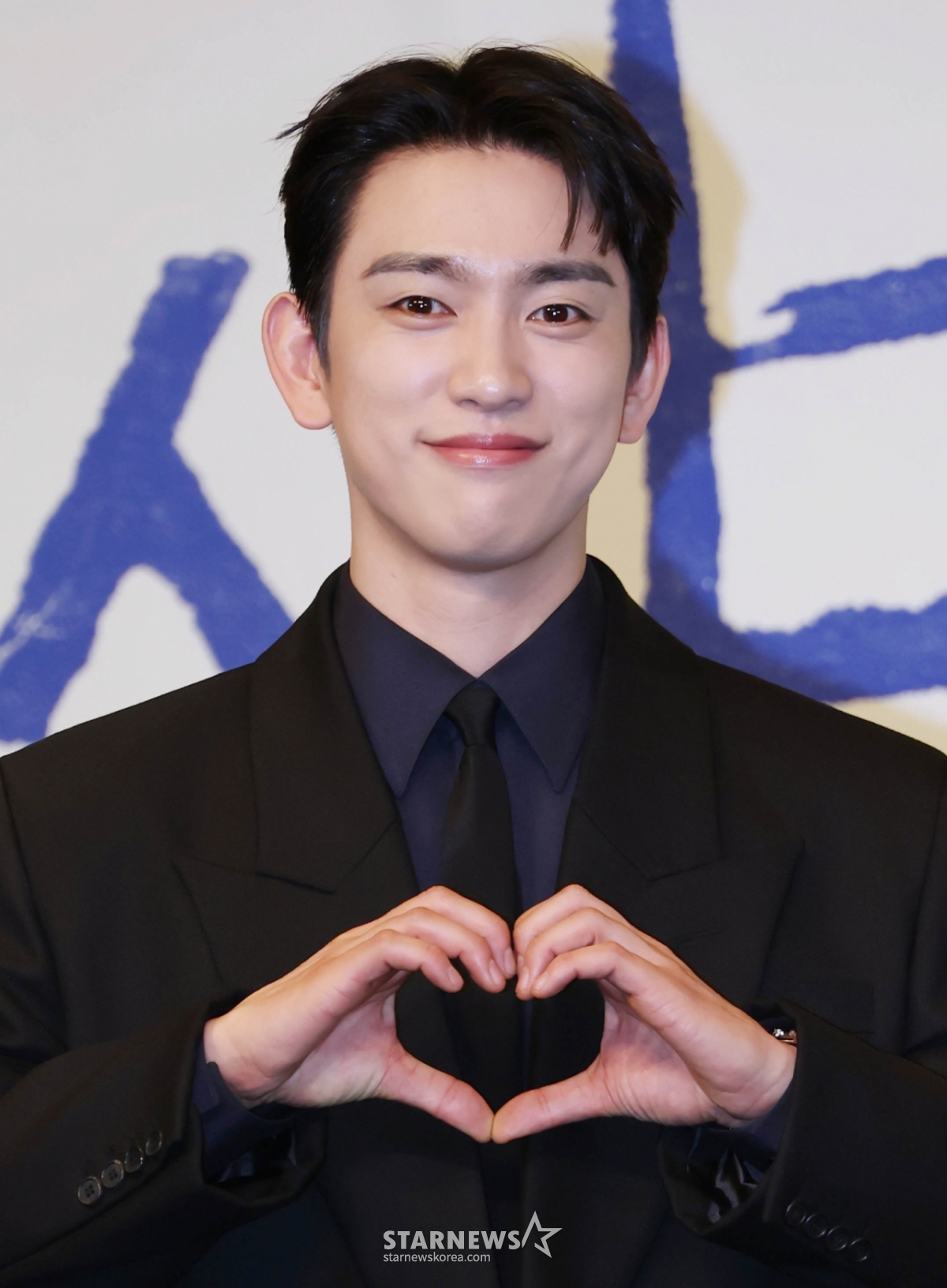Actor Park Jin-young poses at the JTBC Friday drama "Shining" production presentation held at The Link Hotel in Guro-gu, Seoul on the afternoon of the 5th.  The drama "Shining," which depicts the process of young people who shared their own worlds becoming each other's beliefs and the light that shines on the direction of life, will premiere on the 6th. /2026.03.05 / Photo = Lee Dong-hoon photoguy@