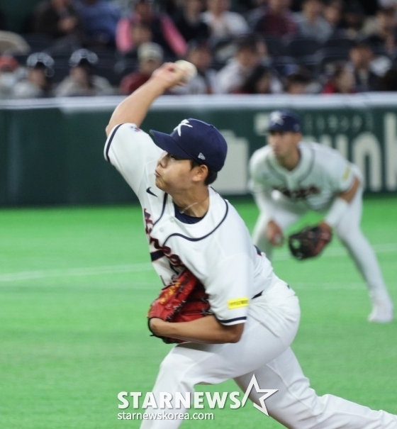 Korean national baseball team right-hander Soh Hyung-joon is pitching hard in the second game of the 2026 WBC Tokyo POOL opening at Tokyo Dome on the 5th as a starter against South Korea and the Czech Republic. /Photo = Senior Reporter Kang Young-jo