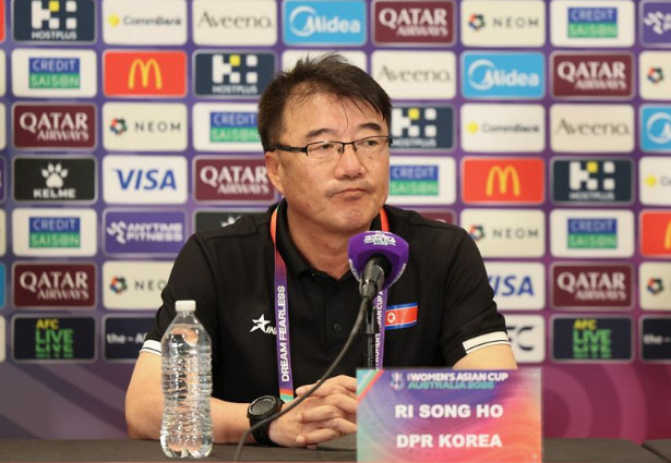 Ri Sung-ho, coach of the North Korean women's national soccer team. /Photo = AFC official website Source