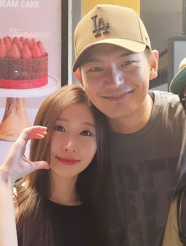 左からイ·ソナ、カン·サンジュン夫妻/写真=イ·ソナインスタグラム