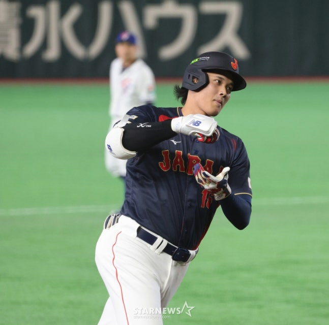 セレモニーをしている大谷。 /写真=姜永祚（カン·ヨンジョ）先任記者