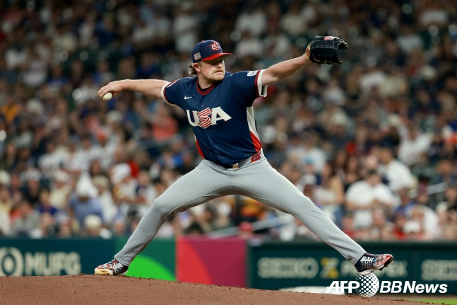 7日（韩国时间），美国代表队的罗根•韦伯在美国德克萨斯州休斯敦的戴金公园球场举行的2026世界棒球经典赛（WBC）决赛第一轮B组2场比赛中，与巴西队的比赛中奋力拼搏。 =法新社BBNews=新闻1。