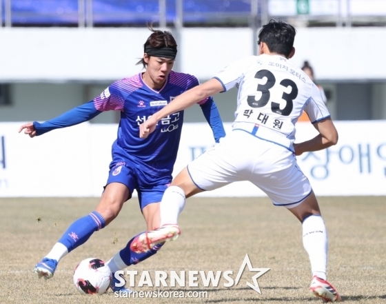 Ли Джун Сок (слева) и Пак Дэ Вон (слева). /Фото = Ожидание Ким Чжин Гёна