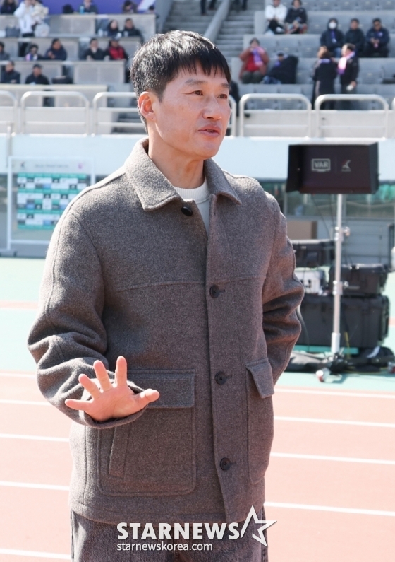 Тренер Самсунг Ли Чон Хё, Сувон. /Фото = Ожидание Ким Чжин Гёна
