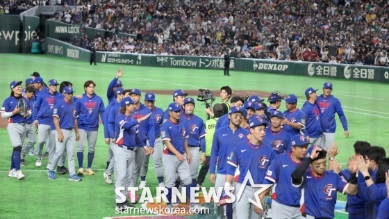 Тайваньские игроки выходят на поле после победы Cold Cam в 2026 WBC Tokyo POOL Taiwan в Токио Доум 7-го числа. /Фото = Старший репортер Кан Ён Чжо