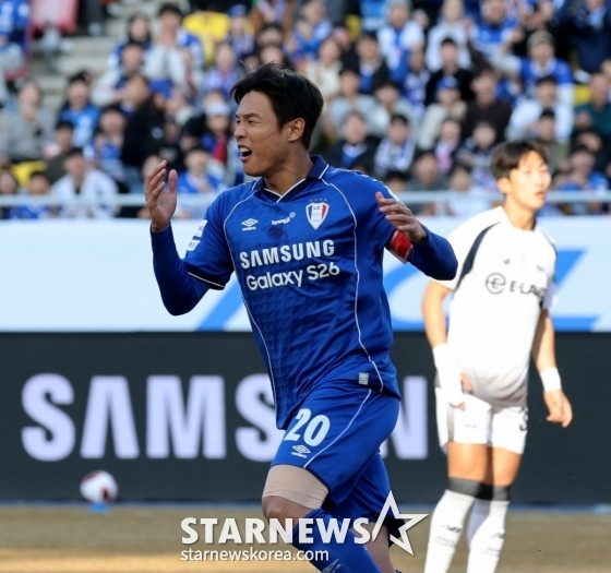 Капитан «Сувон Самсунг» Хон Чон Хо. /Фото = Кан Ён Чжо, старший репортер