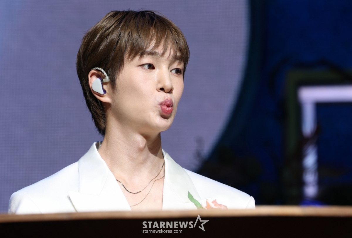 (Сеул = Новости 1) Репортер Квон Хён Джин = Группа SHINee Onyu нервничает на витрине второго полноформатного альбома «процент» (PERCENT) в концертном зале Мёнхва в Ёндынпо-гу, Сеул, днем 15-го числа. 2025.7.15 / Новости 1 Copyright © Новости 1. Все права защищены. Несанкционированное распространение и распространение материалов и запрещение использования ИИ обучения. /Фото= (Сеул=Новости 1) Репортер Квон Хён Джин