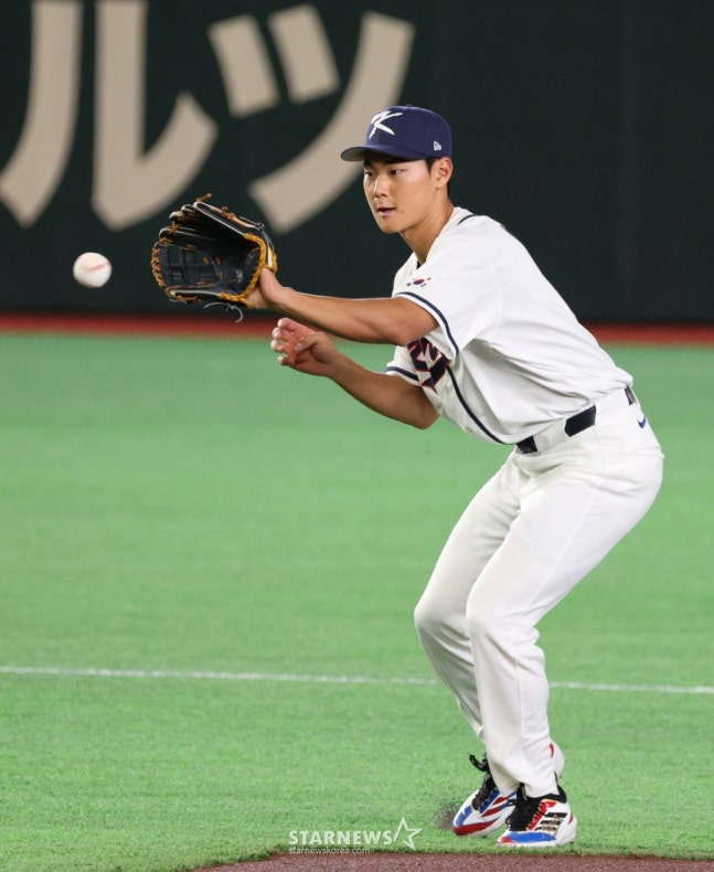 他就是正在进行防守训练的金周元。 =照片=高级记者姜英祖。