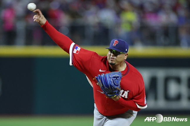 三星（サムスン）ライオンズの外国人投手アリエル·フラドが8日、プエルトリコのサンフアン·イラム·ビトルン·スタジアムで行われたプエルトリコと2026ワールド·ベースボール·クラシック（WBC）グループリーグA組の2番目の試合に先発登板し、力闘を繰り広げている。 /AFPBBNews=ニュース1