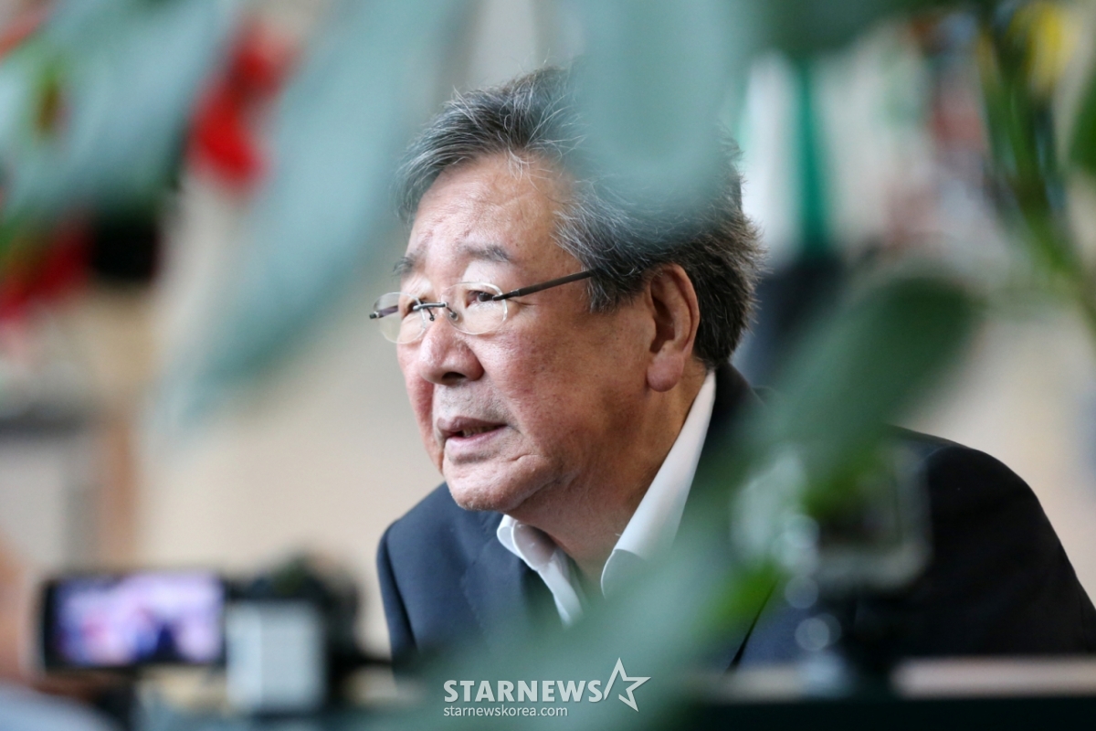 Внезапный визит Чхве Буллам, который больше, чем цветы / Фото = Репортер Чхве Бу Сок my2eye@