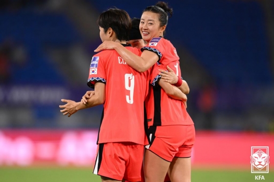 女子サッカー国家代表チームの選手たちが2日午後6時(韓国時間)、豪州ゴールドコーストスタジアムで行われた2026アジアサッカー連盟(AFC)女子アジアカップ1次リーグA組第1戦のイランを相手に得点後、喜んでいる。 /写真=大韓サッカー協会(KFA)提供