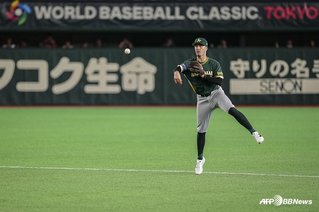 图为杰瑞德·代尔在8日与日本队的比赛中防守。 =法新社BBNews=新闻1。