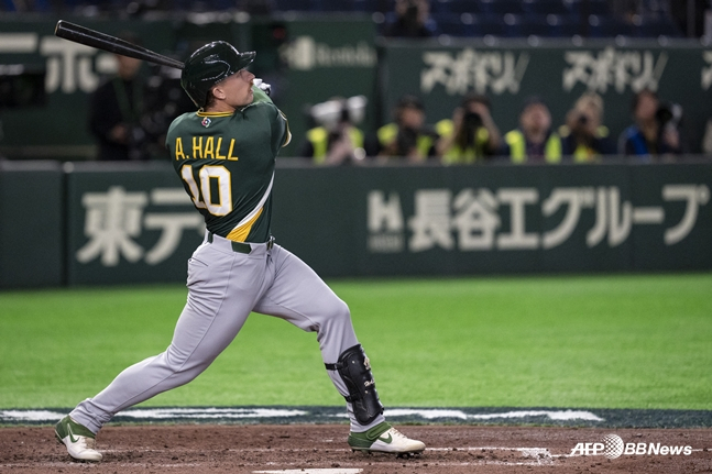 亚历克斯·霍尔在6日举行的与捷克队的比赛中打出了本垒打。 =法新社BBNews=新闻1。