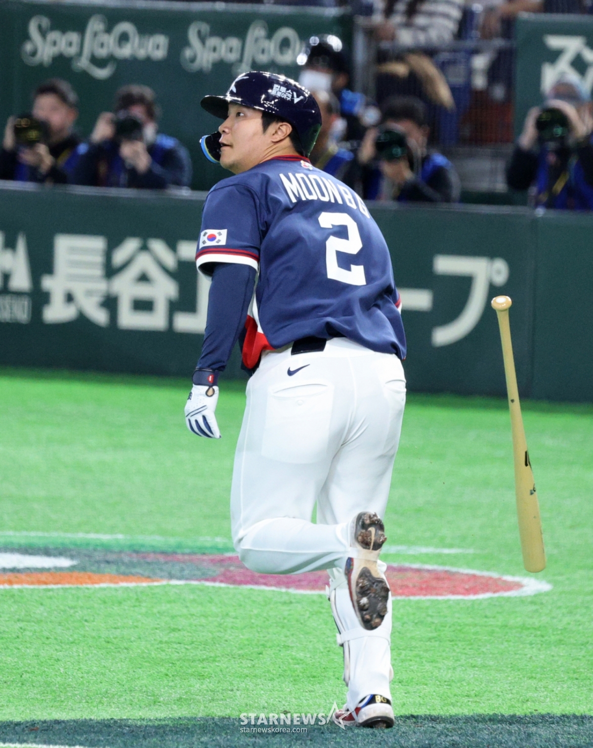 野球代表チームの5番打者、ムン·ボギョンが9日、東京ドームで行われた2026WBC東京POOL大韓民国とオーストラリア戦の5回表、2死2塁で適時打を放ち、お祝いをしている。 2026.03.08./写真=カン·ヨンジョ先任記者