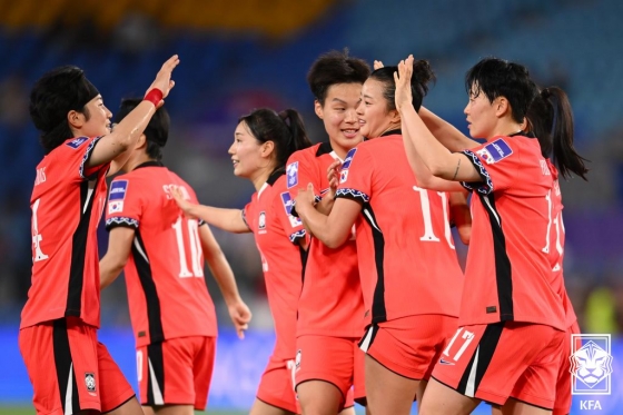 2日午後6時（韓国時間）、豪州ゴールドコーストスタジアムで行われた2026アジアサッカー連盟（AFC）女子アジアカップ1次リーグA組第1戦の途中、得点を喜ぶ女子代表チームの選手たち。 /写真=大韓サッカー協会（KFA）提供