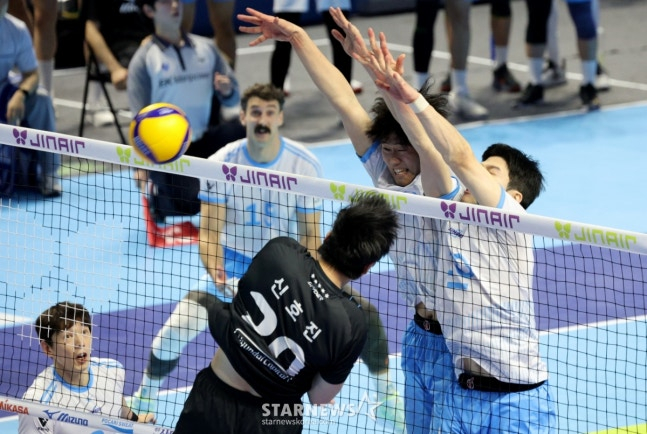 男子部1位の大韓航空と2位の現代キャピタルの試合。  /写真=スターニュース