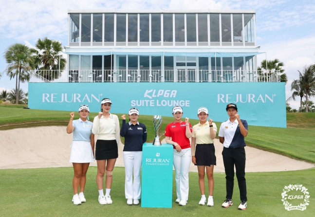 the players at the photo call event. /Photo = Courtesy of KLPGA Tour