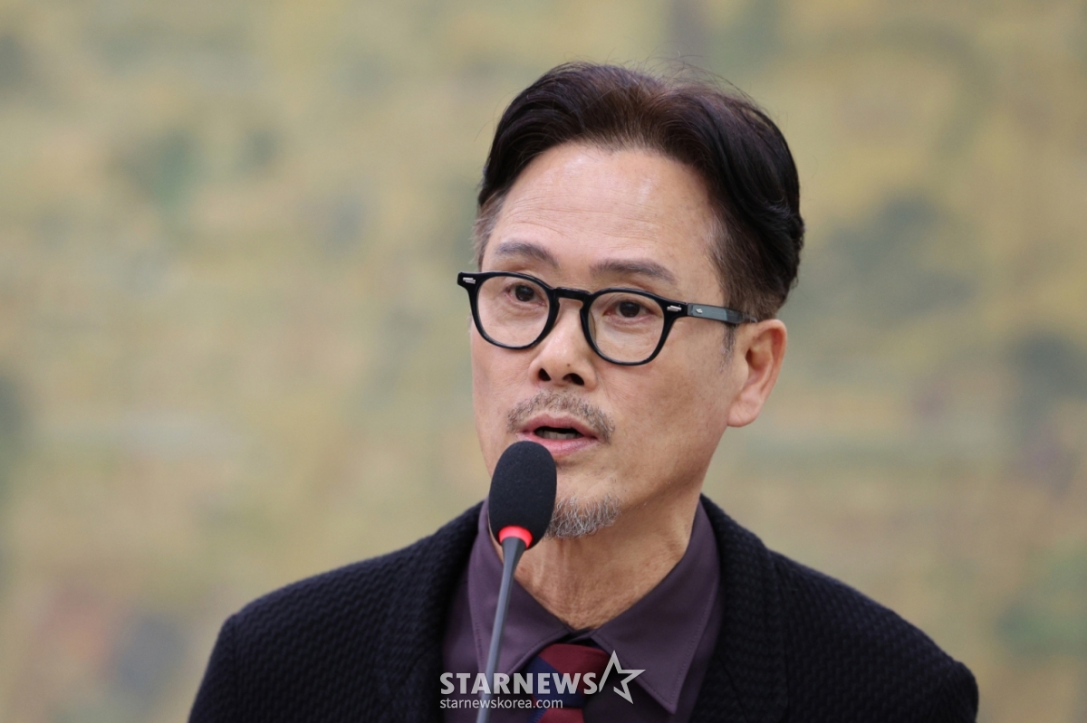 (Seoul = News 1) Phóng viên Shin Woong-soo = Diễn viên nhạc kịch Nam Kyung-ju đang trả lời các câu hỏi của nghị sĩ trong cuộc thanh tra toàn diện về Bộ Văn hóa, Thể thao và Du lịch được tổ chức tại Ủy ban Văn hóa, Thể thao và Du lịch Quốc hội Yeouido, Seoul vào ngày 29. 2025.10.29/Tin 1 Copyright © Tin 1. All rights reserved. Cấm khai thác và tái phân phối trái phép, học AI. /Ảnh = (Seoul = News 1) Phóng viên Shin Woong Soo