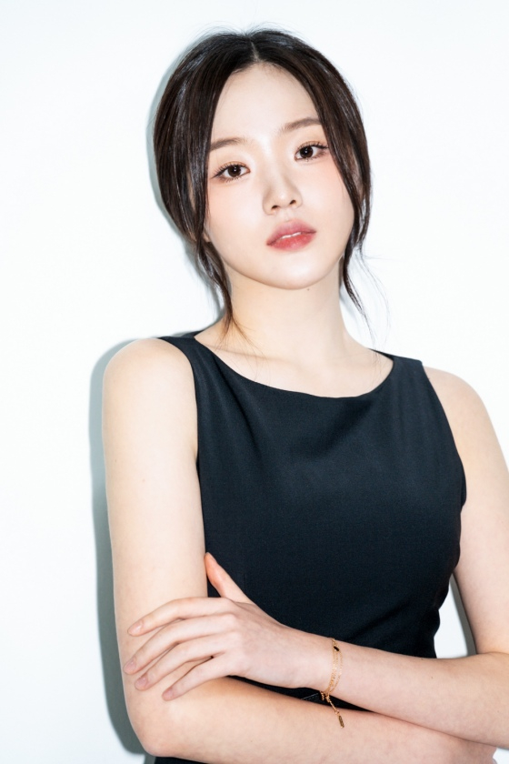 Kang Na-eon/photograph = Enter 7