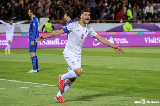 Mehdi Taremi celebrates after scoring. /AFPBBNews=News1