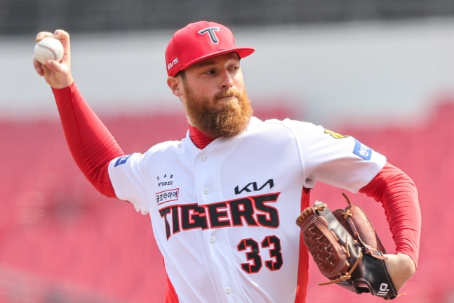 "起亚队的外援投手亚当•奥勒。" =图为，起亚老虎队。