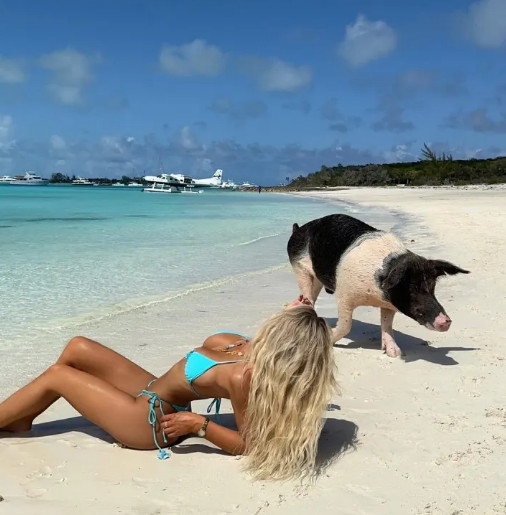 玛莉莎•艾尔斯(右)。 =照片=《太阳报》结束。