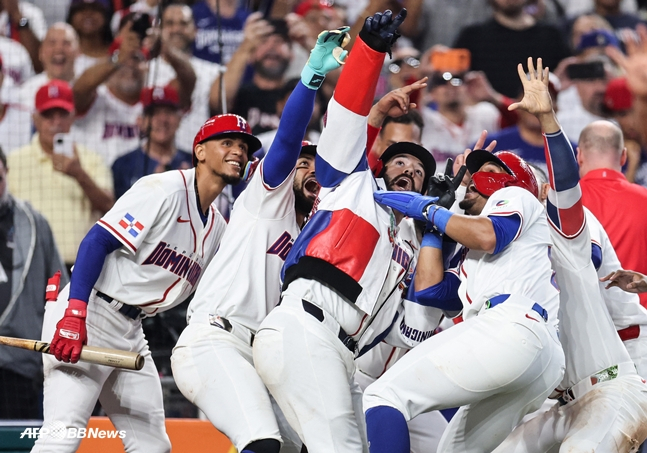 多米尼加选手们的本垒打庆祝动作。 =法新社BBNews=新闻1。