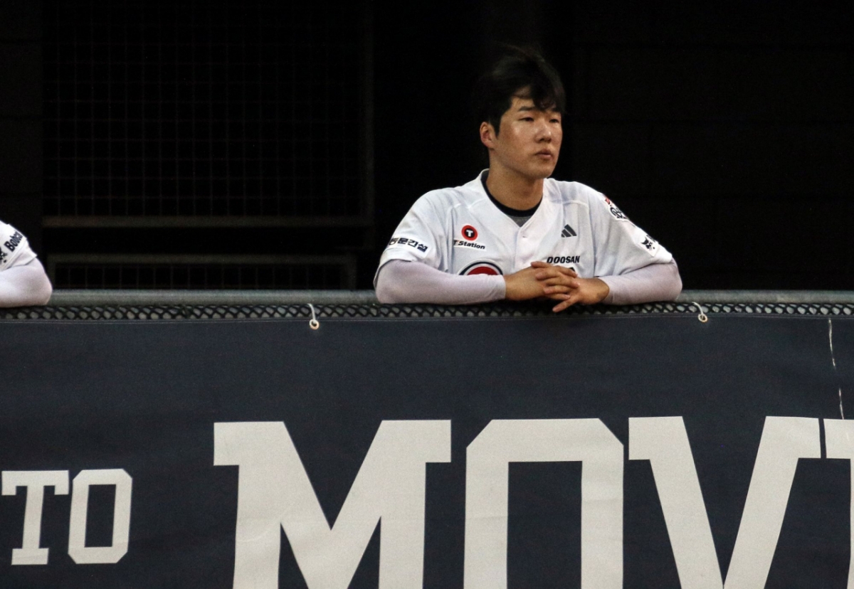 Doosan Bears thực hiện đội hình sân ngoài. /Ảnh = Doosan Bears cung cấp