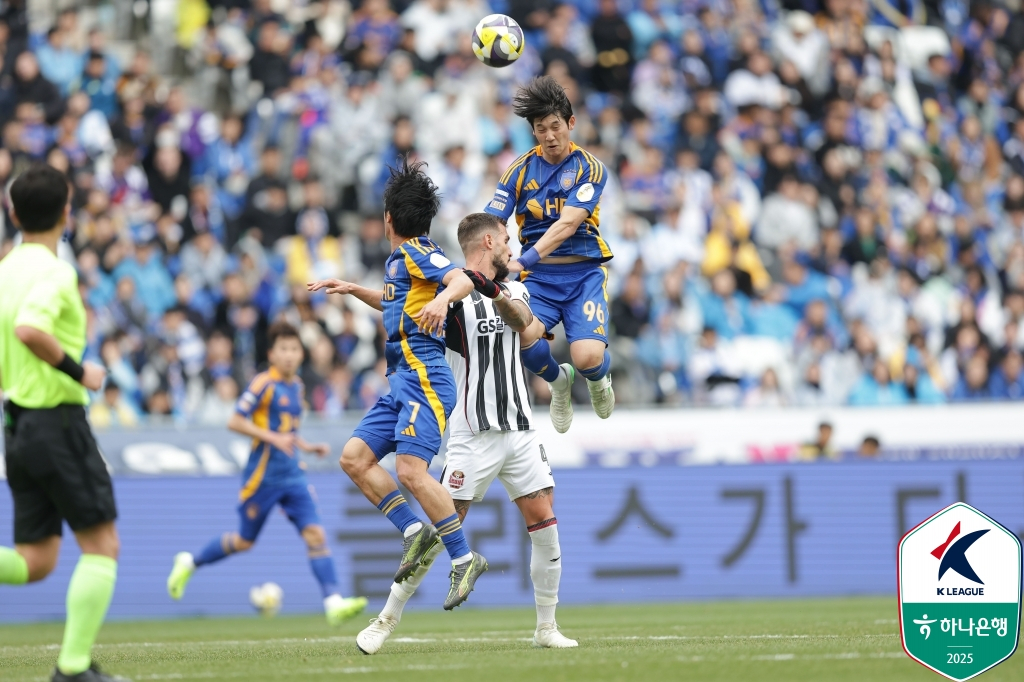 Hình ảnh trận đấu giữa Ulsan HD và FC Seoul mùa trước. /Ảnh = Liên đoàn bóng đá chuyên nghiệp Hàn Quốc cung cấp