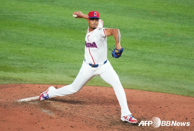 Dominica's Albert Abreu roars in the second round of the 2026 WBC against South Korea / vs. Korea at Rondipo Park in Miami, Florida on the 14th (Korea Standard Time). /AFPBBNews=News1
