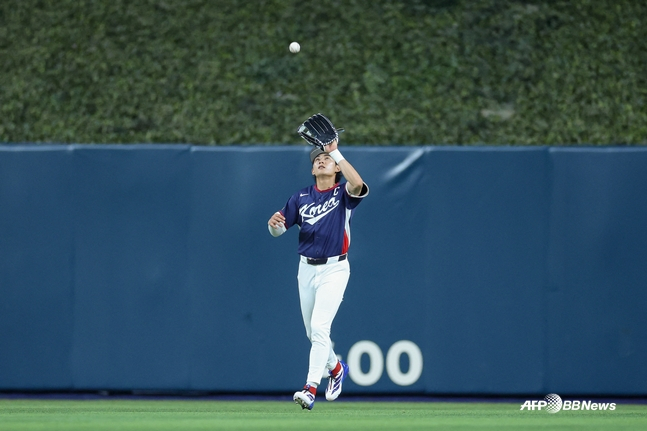 Cảnh phòng ngự của Lee Jung Hoo vào ngày 14. /AFPBBNews = Tin tức 1